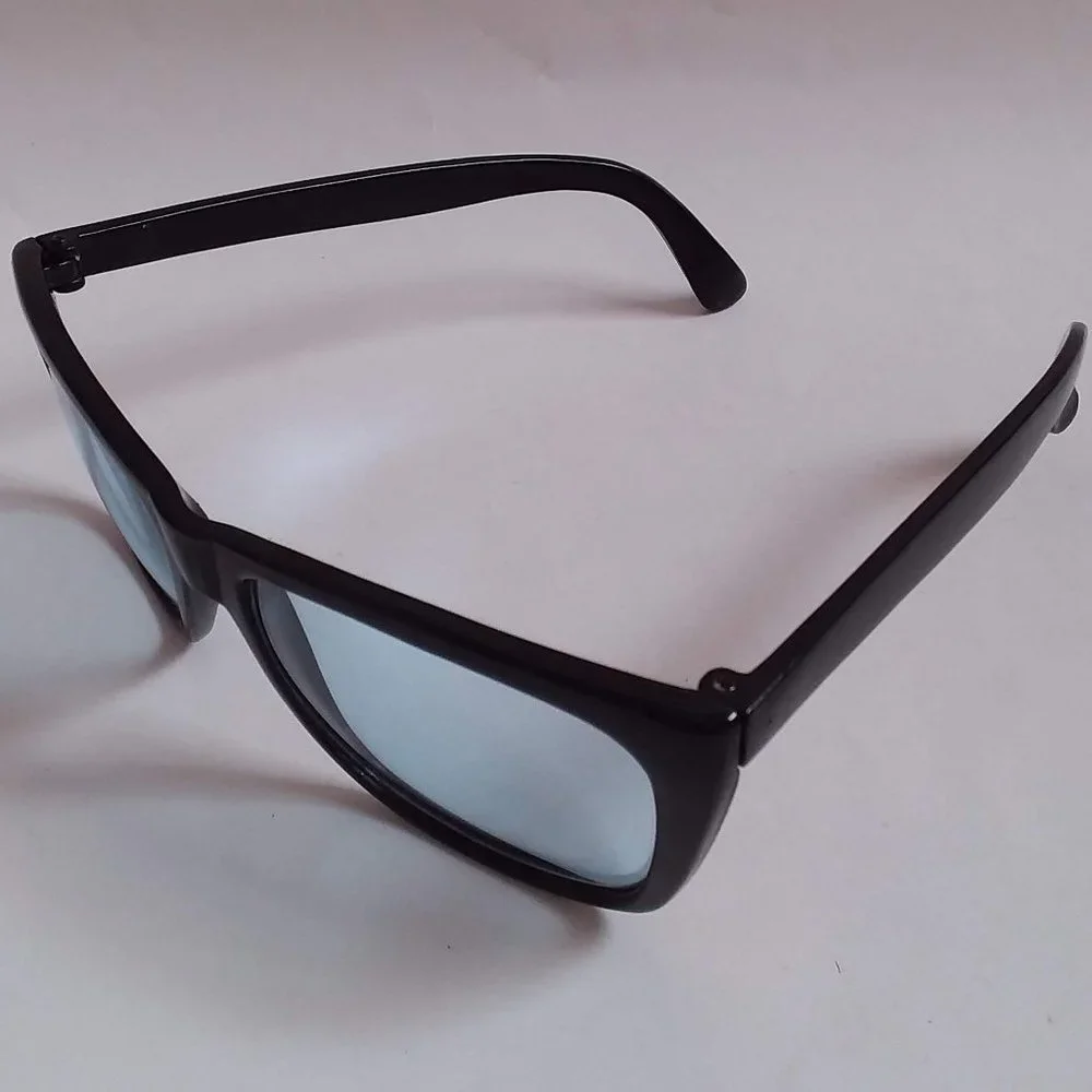 by DeVons Optics, Inc. est. since 1983! light all design